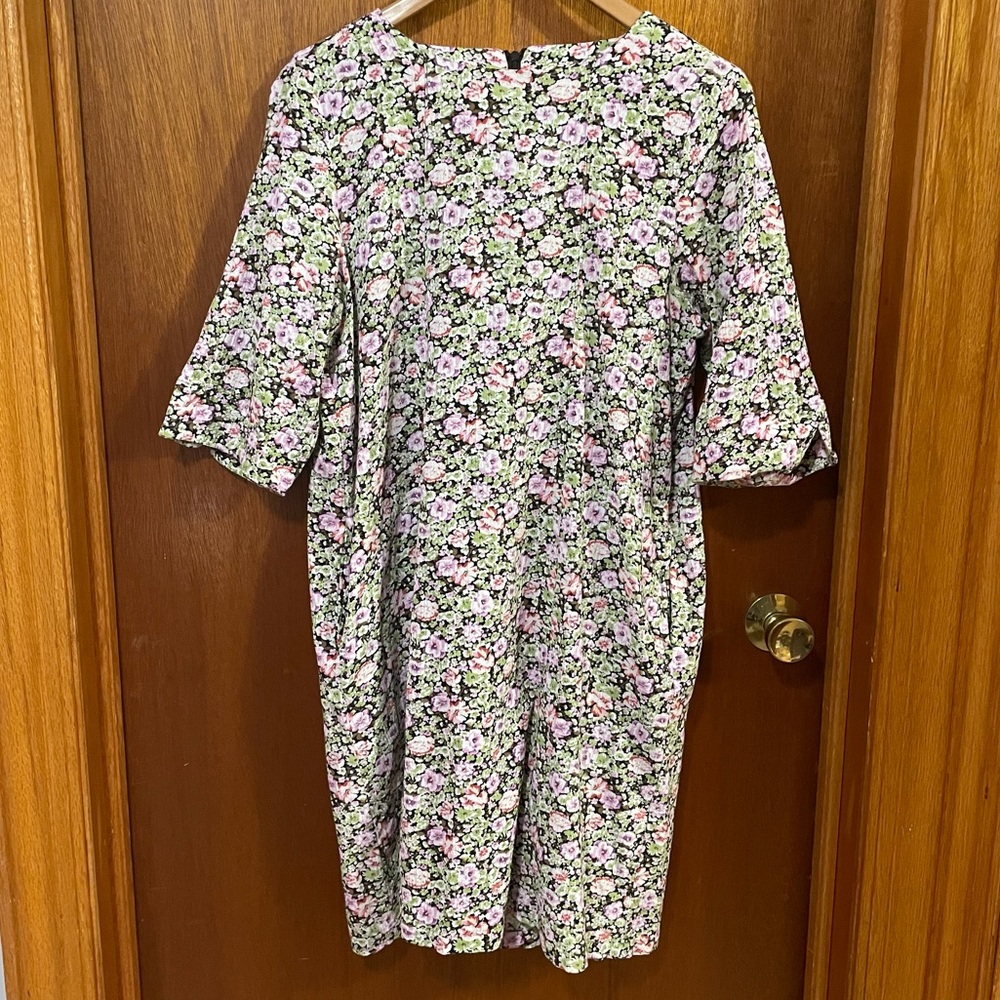 Zip back 3/4 sleeve floral dress with pockets
